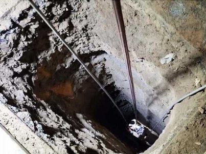نجات معجزه آسای یک کارگر پس از سقوط به چاه 15 متری