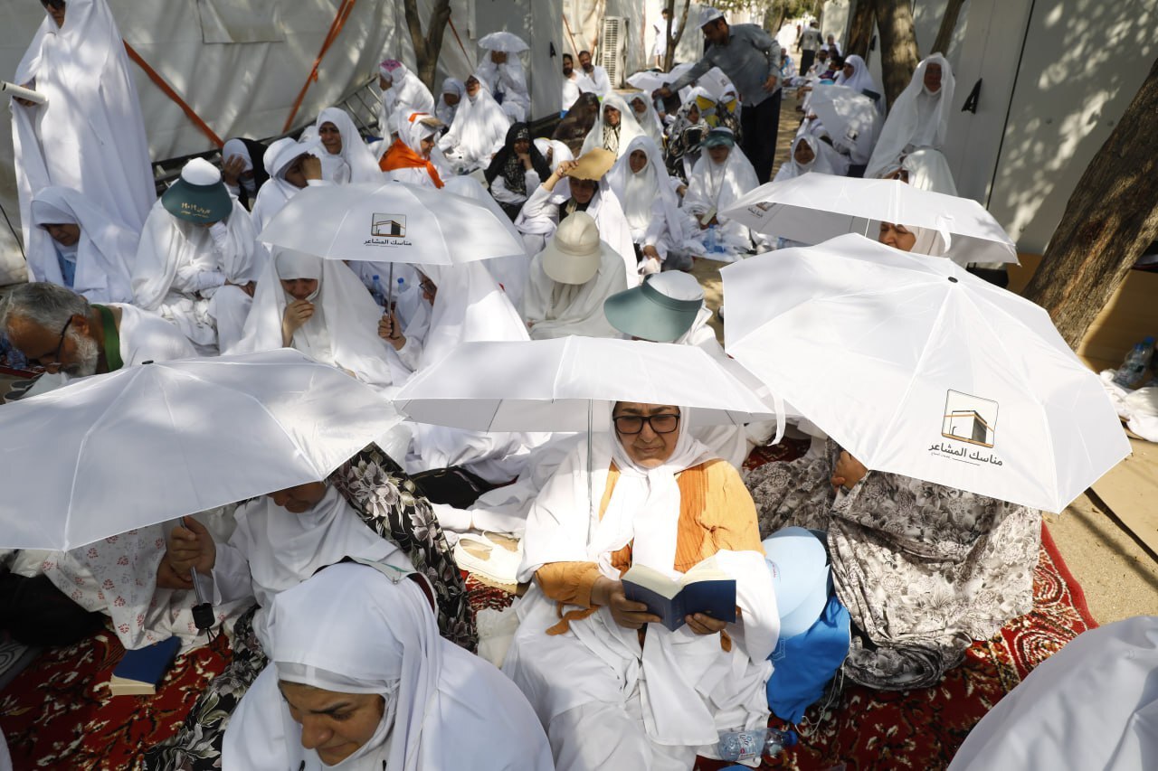 حاشیه های برگزاری دعای عرفه حجاج در عرفات+ فیلم