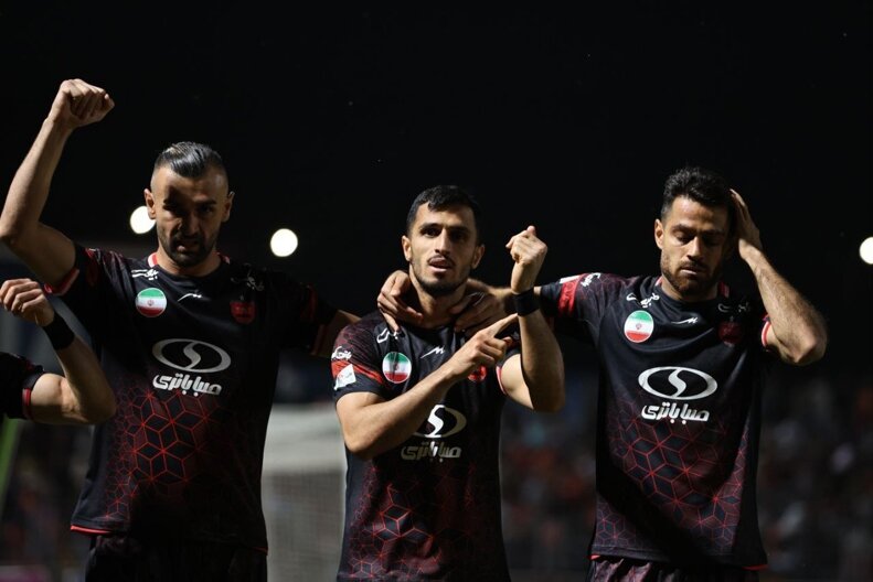 پرسپولیس عکس | همدردی آقای گل پرسپولیس با مردم بندرعباس